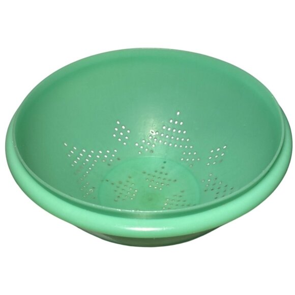 Vintage Tupperware Jadeite Green Plastic Colander Strainer Bowl 9" - Picture 1 of 6